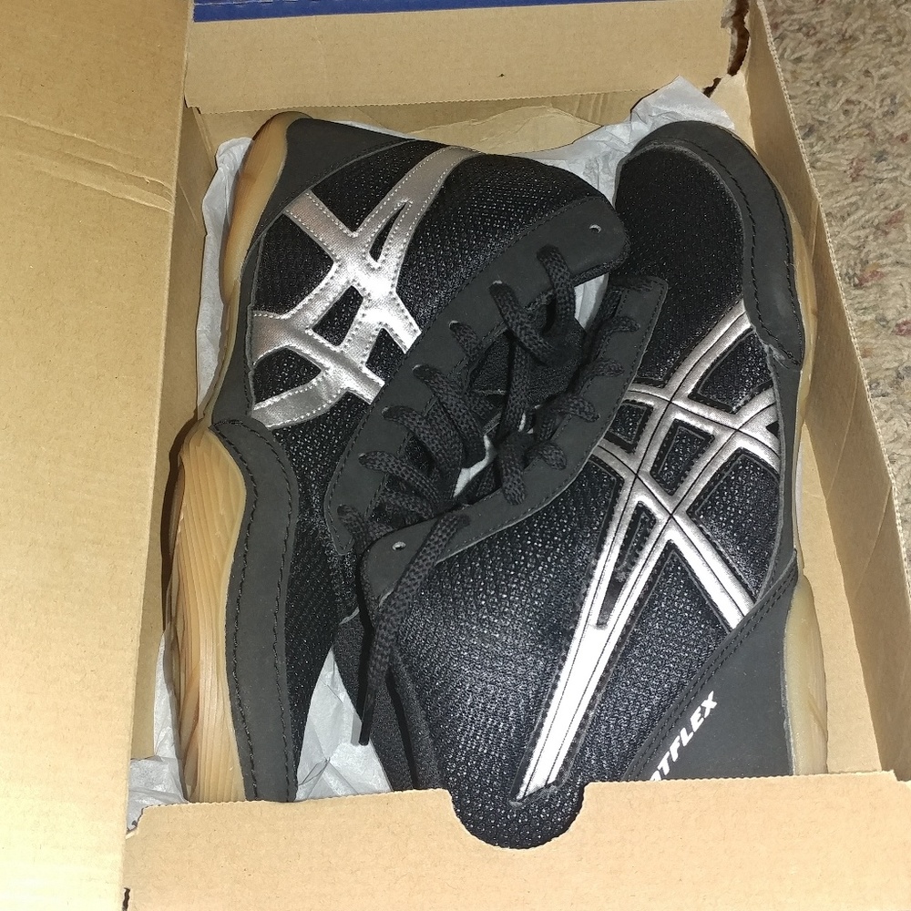 Wrestling shoes